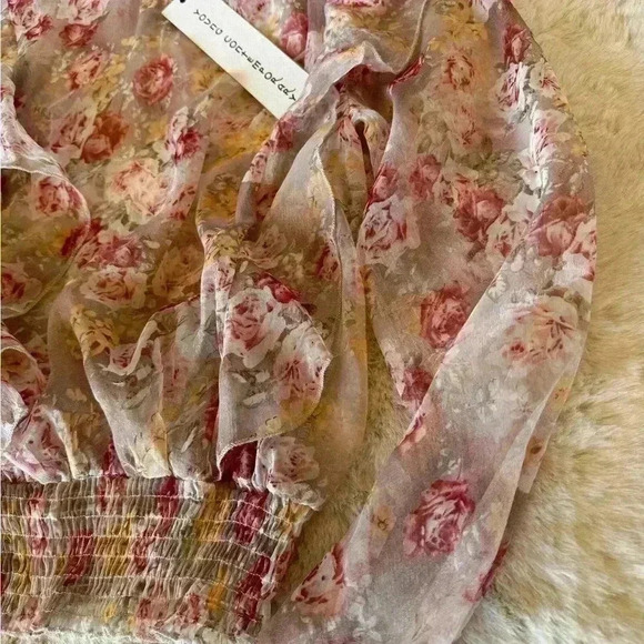 Sheer turtle neck floral blouse size: Small - Picture 10 of 11